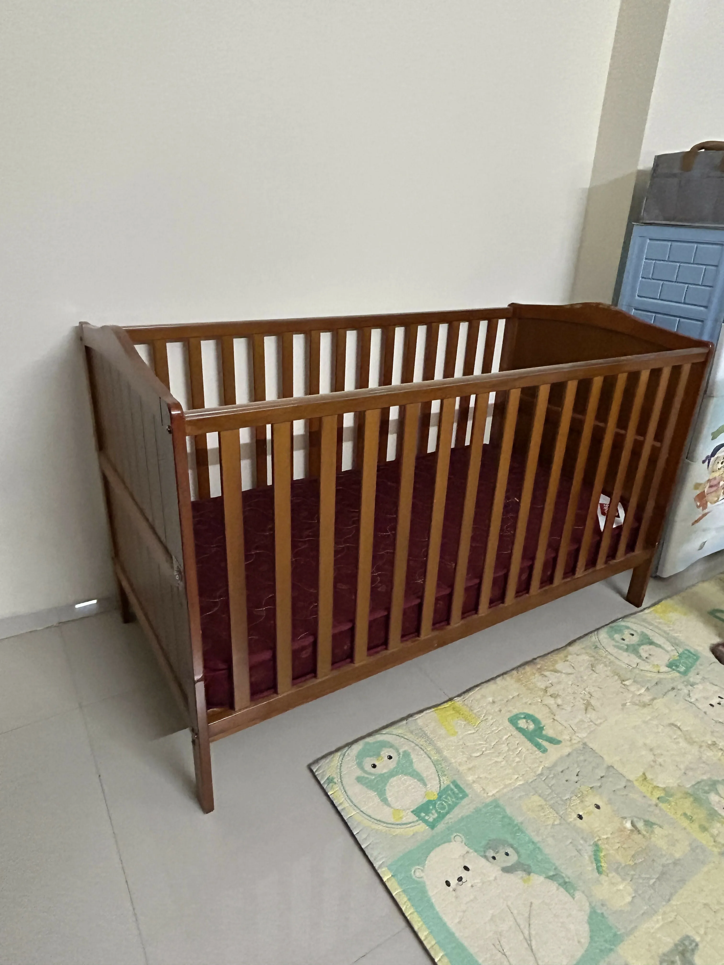 BABYHUG  Baby Cot